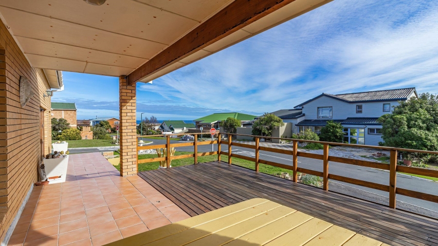 4 Bedroom Property for Sale in Perlemoenbaai Western Cape